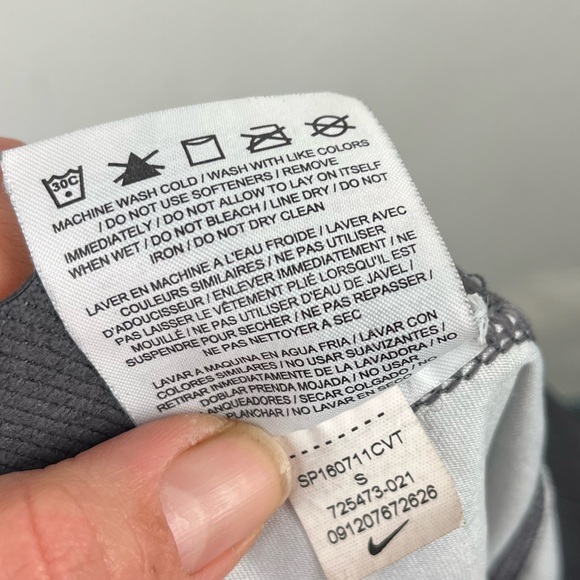 Nike Pro Hypercool Drift Capri Leggings Gray White Mid Rise Athletic Small - Picture 12 of 12